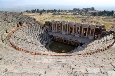 Türkiye 'nin Hierapolis kentinin güzel ve iyi korunmuş tiyatrosu. Yüksek kalite fotoğraf