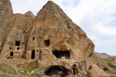 Türkiye 'deki kayaların üzerine dini binaları oyulmuş olan Selime Katedrali. Yüksek kalite fotoğraf