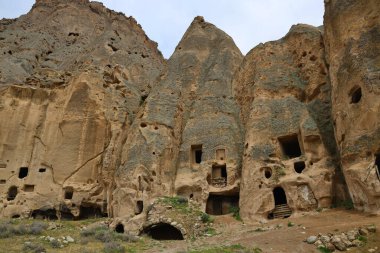 Türkiye 'deki kayaların üzerine dini binaları oyulmuş olan Selime Katedrali. Yüksek kalite fotoğraf