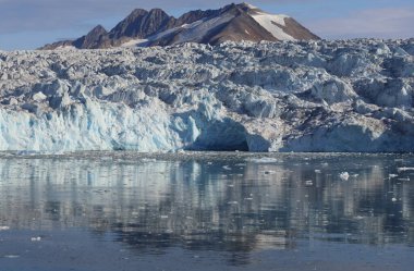 Svalbard 'daki Lilliehookbreen Fjord' un Buz Renkleri. Yüksek kalite fotoğraf