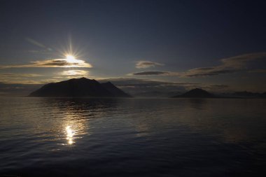Svalbard 'daki Krossfjorden manzarası. Yüksek kalite fotoğraf