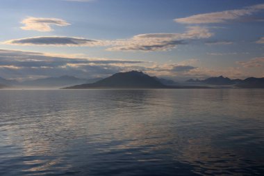Svalbard 'daki Krossfjorden manzarası. Yüksek kalite fotoğraf