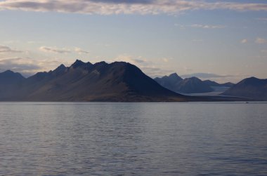 Svalbard 'daki Krossfjorden manzarası. Yüksek kalite fotoğraf