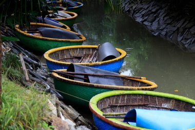 Hoi An, Vietnam 'daki yedi dönümlük hindistan cevizi ormanlarının su kanalları. Yüksek kalite fotoğraf