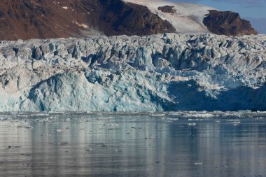 Svalbard 'daki Lilliehookbreen Fjord' un Buz Renkleri. Yüksek kalite fotoğraf