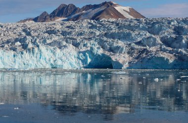 Svalbard 'daki Lilliehookbreen Fjord' un Buz Renkleri. Yüksek kalite fotoğraf