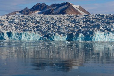 Svalbard 'daki Lilliehookbreen Fjord' un Buz Renkleri. Yüksek kalite fotoğraf