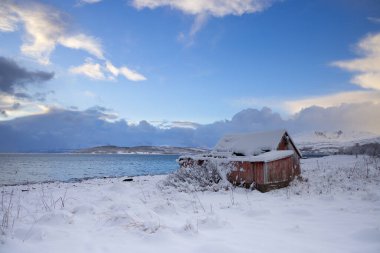 Norveç 'te Tromso yakınlarında kış manzarası. Yüksek kalite fotoğraf