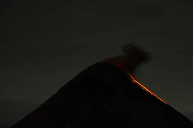 Gece Yanardağ Patlaması, Antigua, Guatemala. Yüksek kalite fotoğraf
