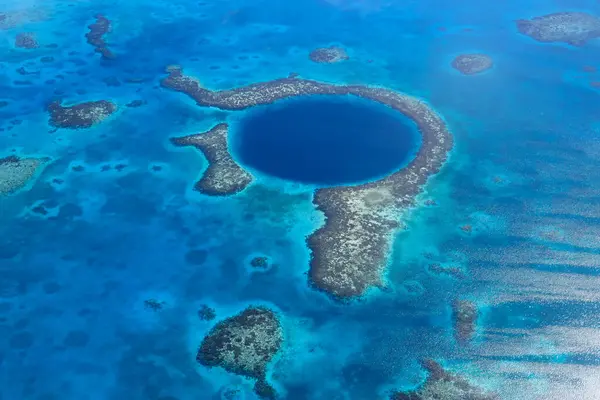 Mavi Delik 'in havadan görünüşü, Belize. Yüksek kalite fotoğraf