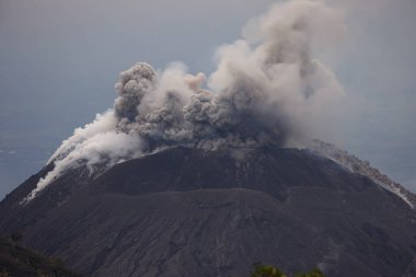 Guatemala 'daki Santiaguito yanardağının patlaması. Yüksek kalite fotoğraf