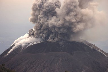 Guatemala 'daki Santiaguito yanardağının patlaması. Yüksek kalite fotoğraf