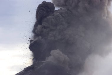 Guatemala, Fuego yanardağının patlayıcı patlaması. Yüksek kalite fotoğraf