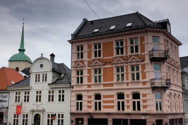 Norveç 'teki Bergen şehrinin karakteristik evleri. Yüksek kalite fotoğraf