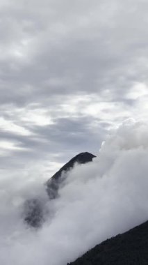 Antigua, Guatemala yakınlarında Fuego volkanı patlaması. Yüksek kalite 4k görüntü