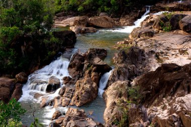Belize 'deki Pine Ridge Ormanı' ndaki şelalelerin panoramik manzarası. Yüksek kalite fotoğraf