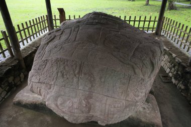 Quirigua Sitesi, Guatemala 'da Maya Stele. Yüksek kalite fotoğraf