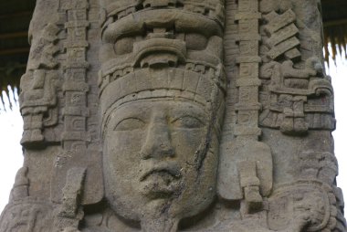 Guatemala 'daki Quirigua sahasındaki Maya çeliğinin ayrıntıları. Yüksek kalite fotoğraf