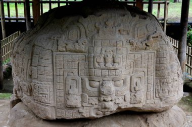Quirigua Sitesi, Guatemala 'da Maya Stele. Yüksek kalite fotoğraf