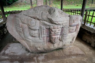 Quirigua Sitesi, Guatemala 'da Maya Stele. Yüksek kalite fotoğraf