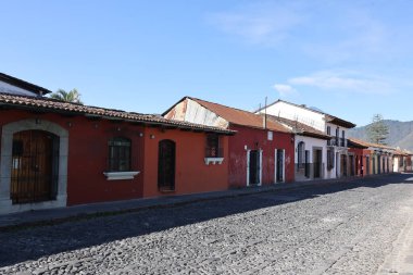 Antigua, Guatemala 'nın renkli evleri. Yüksek kalite fotoğraf