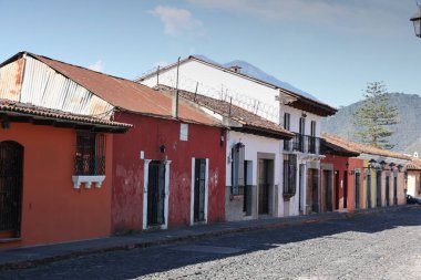 Antigua, Guatemala 'nın renkli evleri. Yüksek kalite fotoğraf