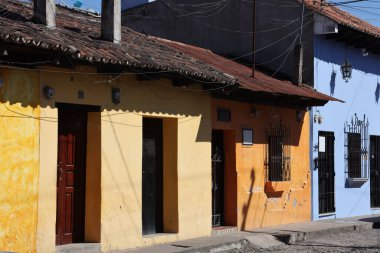 Antigua, Guatemala 'nın renkli evleri. Yüksek kalite fotoğraf