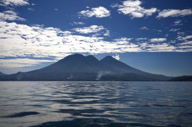 Güzel Atitlan Gölü, Guatemala. Yüksek kalite fotoğraf