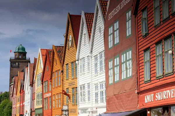 Norveç 'teki Bergen şehrinin karakteristik evleri. Yüksek kalite fotoğraf