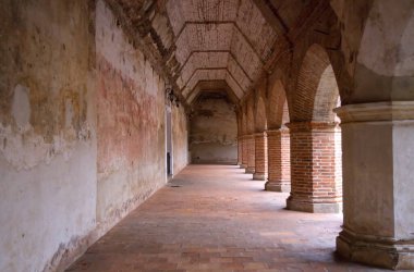 La Merced, Antigua, Guatemala Manastırı 'nın Colonnade' ı. Yüksek kalite fotoğraf