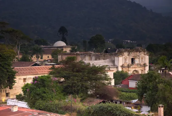 Geceleri Antigua şehri, Guatemala. Yüksek kalite fotoğraf