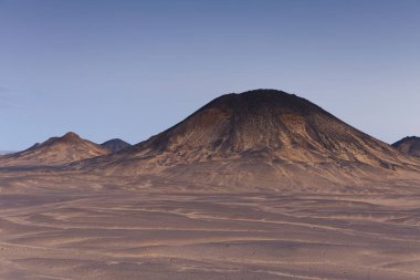Mısır 'daki kara çölde gün batımı ışıkları. Yüksek kalite fotoğraf