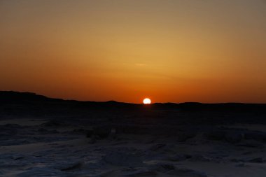 Mısır 'ın Agabat Vadisi' nde gün doğumu. Yüksek kalite fotoğraf