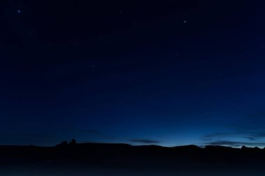 Mısır 'ın Agabat Vadisi' nde bir gece. Yüksek kalite fotoğraf