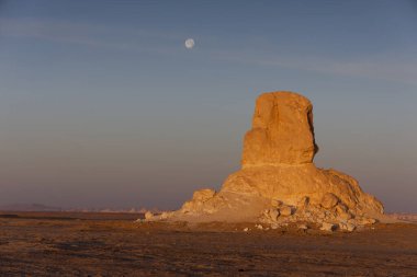 Mısır 'ın Agabat Vadisi' nde şafağın renkleri. Yüksek kalite fotoğraf