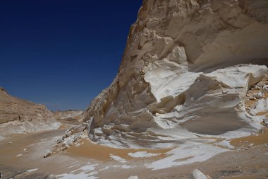 Mısır 'daki Agabat Vadisi' nde kaya oluşumları. Yüksek kalite fotoğraf