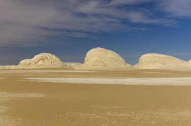 Eski Beyaz Çöl 'ün garip kaya oluşumları, Mısır. Yüksek kalite fotoğraf
