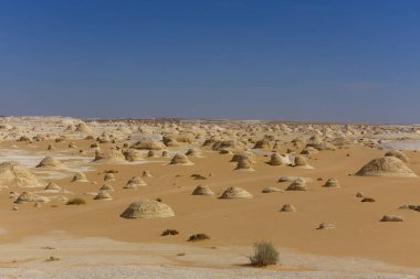 Eski Beyaz Çöl 'ün garip kaya oluşumları, Mısır. Yüksek kalite fotoğraf