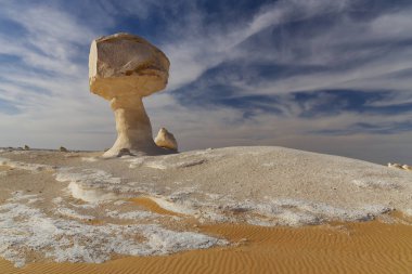 Yeni Beyaz Çölü 'nün en ünlü kaya oluşumlarından biri olan 