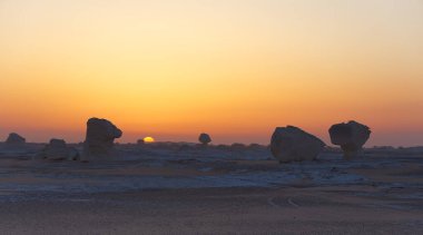 Beyaz Çöl 'ün şafak ışıkları, Mısır. Yüksek kalite fotoğraf