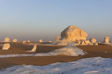 Beyaz Çöl 'ün şafak ışıkları, Mısır. Yüksek kalite fotoğraf