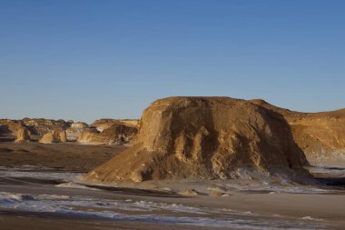 Mısır 'daki Engeller Çölü' nün karakteristik kaya oluşumları. Yüksek kalite fotoğraf