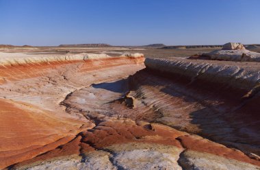 Tiramisu Kanyonu 'nun inanılmaz jeolojik oluşumları, Mangystau. Yüksek kalite fotoğraf