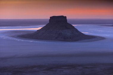 Günbatımında Karynzharyk Buhranı, Mangystau, Kazakistan manzarası. Yüksek kalite fotoğraf