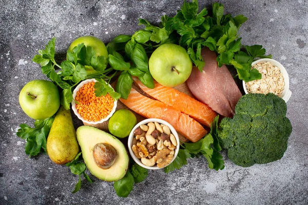 健康的な野菜穀物肉緑灰色の背景 健康的な栄養 — ストック写真