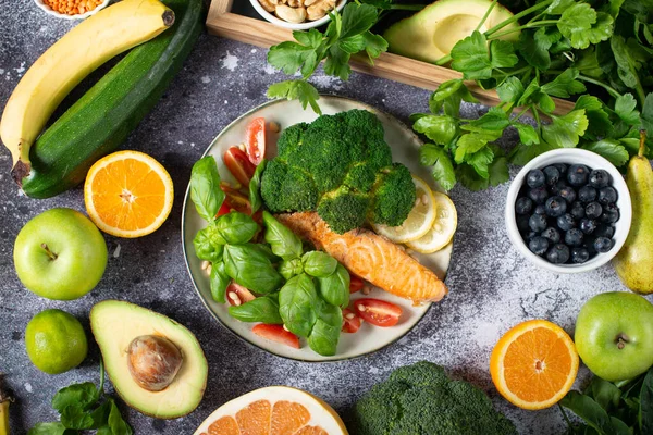 Auswahl Gesunden Lebensmitteln Gesunde Gerichte Aus Brokkoli Und Lachs Gesunde — Stockfoto