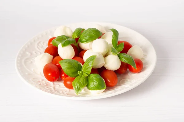Sałatka Mozzarellą Pomidorami Wiśniowymi Składniki Sałatki Caprese — Zdjęcie stockowe