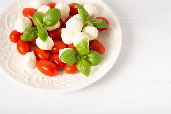 Sałatka Mozzarellą Pomidorami Wiśniowymi Składniki Sałatki Caprese — Zdjęcie stockowe