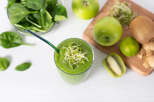 Green Smoothie Apple Kiwi Spinach — Stock Photo, Image