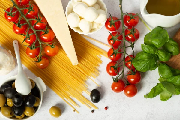 Italiaanse Zelfgemaakte Pasta Met Eieren Gevuld Met Spinazie Italiaans Ambachtelijk Rechtenvrije Stockfoto's